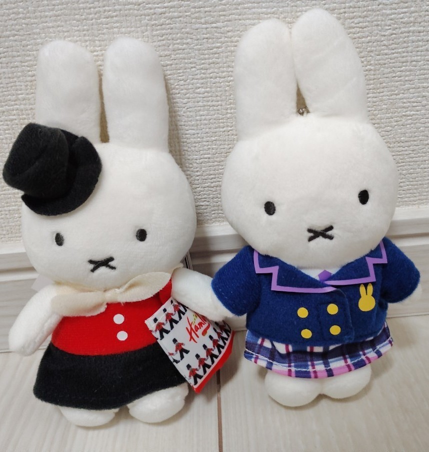 ミッフィー マスコット ハムリーズ 制服 キーホルダー ぬいぐるみ Miffy セキグチ ミッフィースタイル Hamleys 緩かっ × miffy