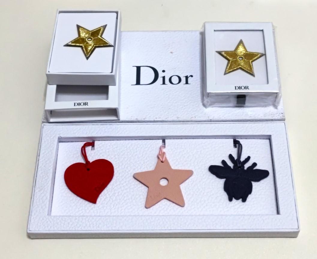 Dior バラエティ豊か クリスチャンディオール ノベルティ ピンバッジチャーム各種 36145