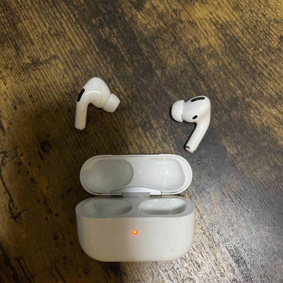 AirPods pro第一世代 充電器のみ使用可能 ジャンク品 最高