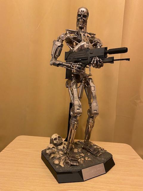 ホットトイズ Ｔ-８００ エンドスケルトン １／４スケールフィギュア はなはだしく