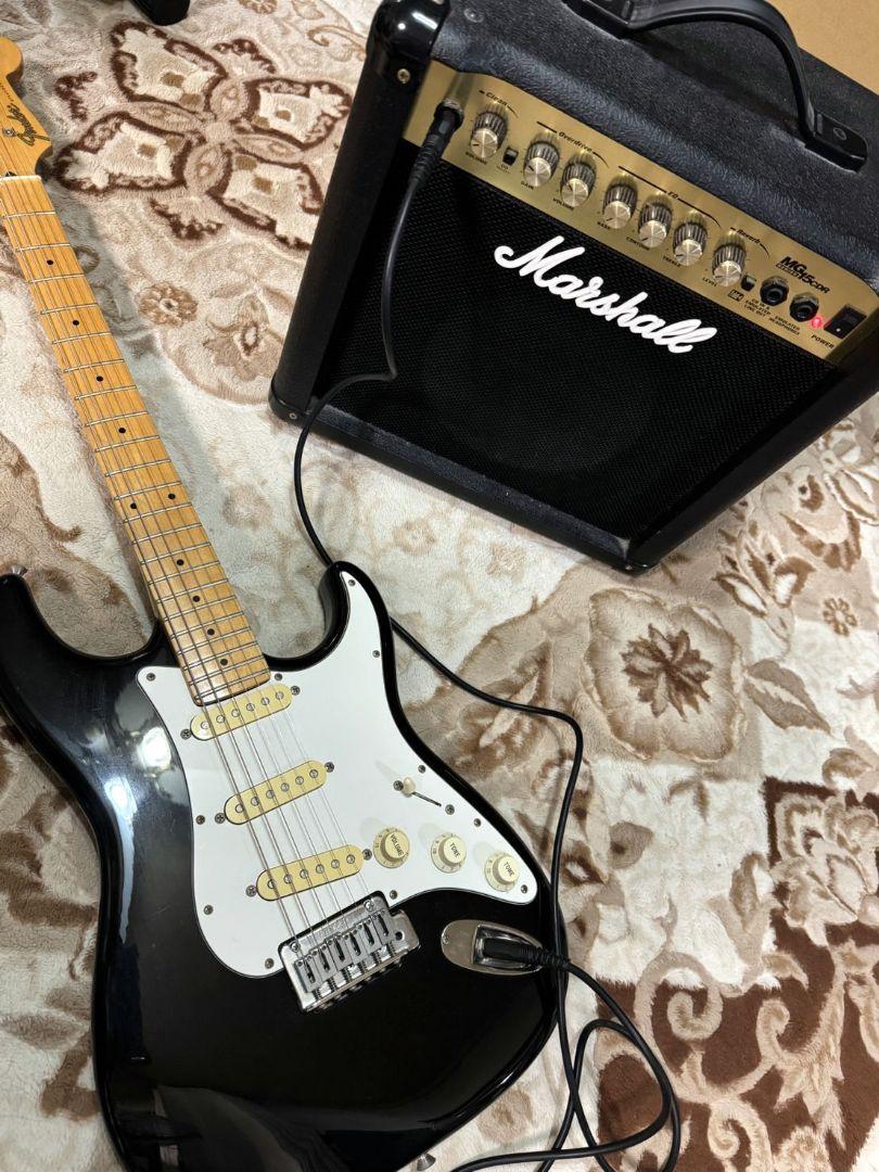 Fender Japan ミディアムスケール ストラトキャスター