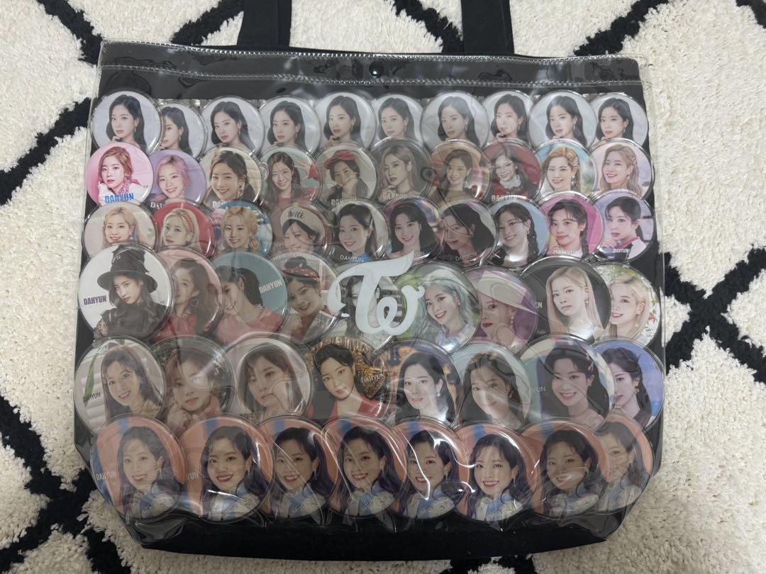 TWICE トートバッグ 缶バッチ 痛バックセット - メルカリ