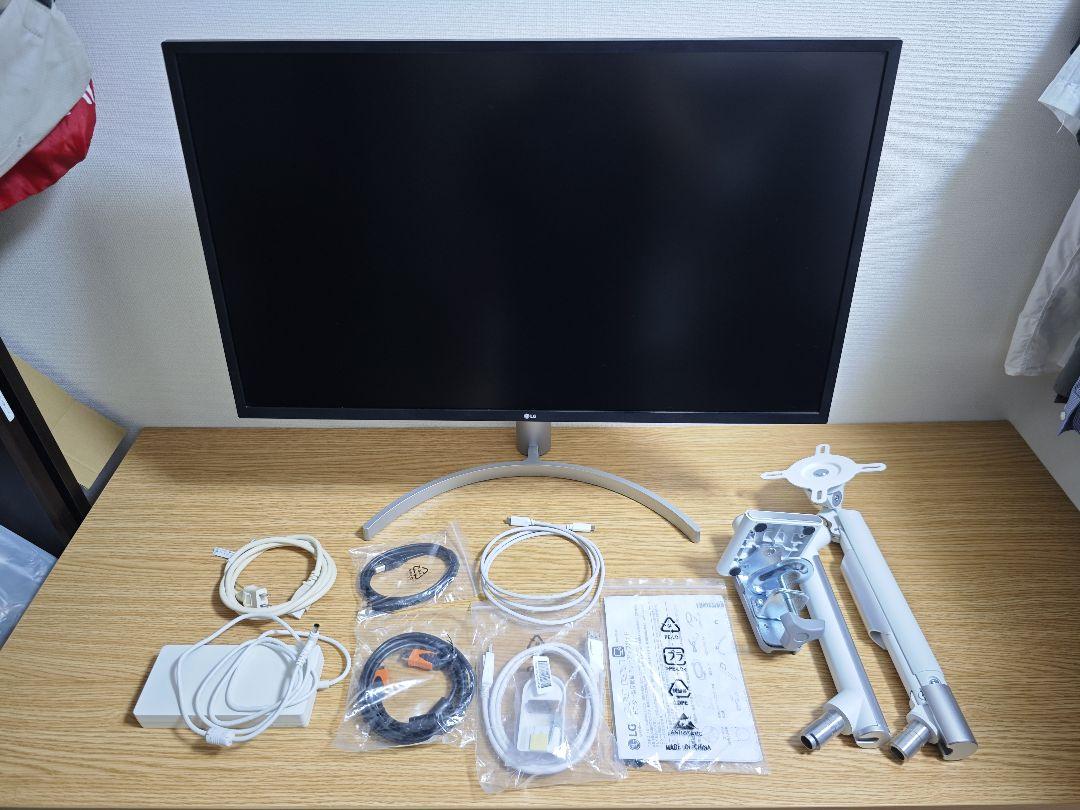 4K LG 32UL750-W モニターアームセット