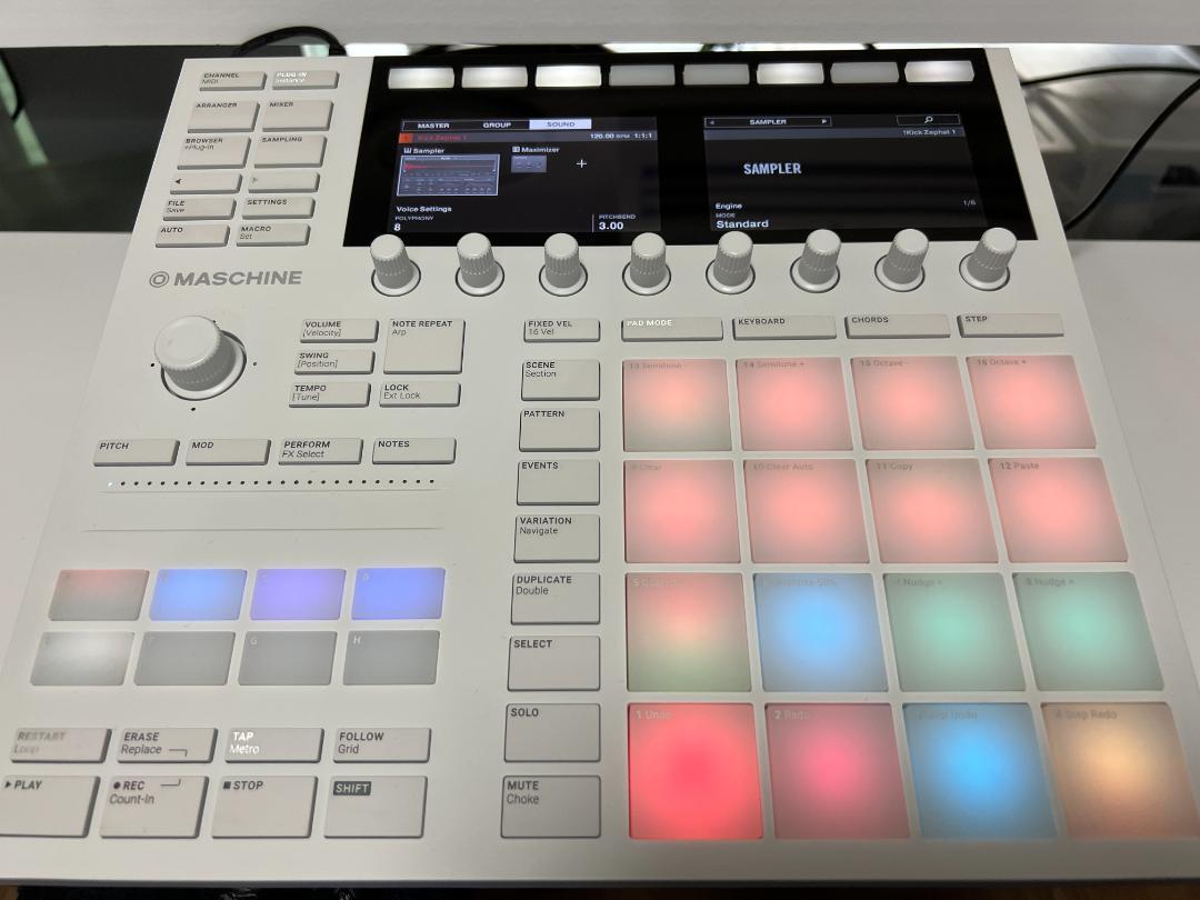 MASCHINE MK3 粘り強い Limited Edition Vapor Gray