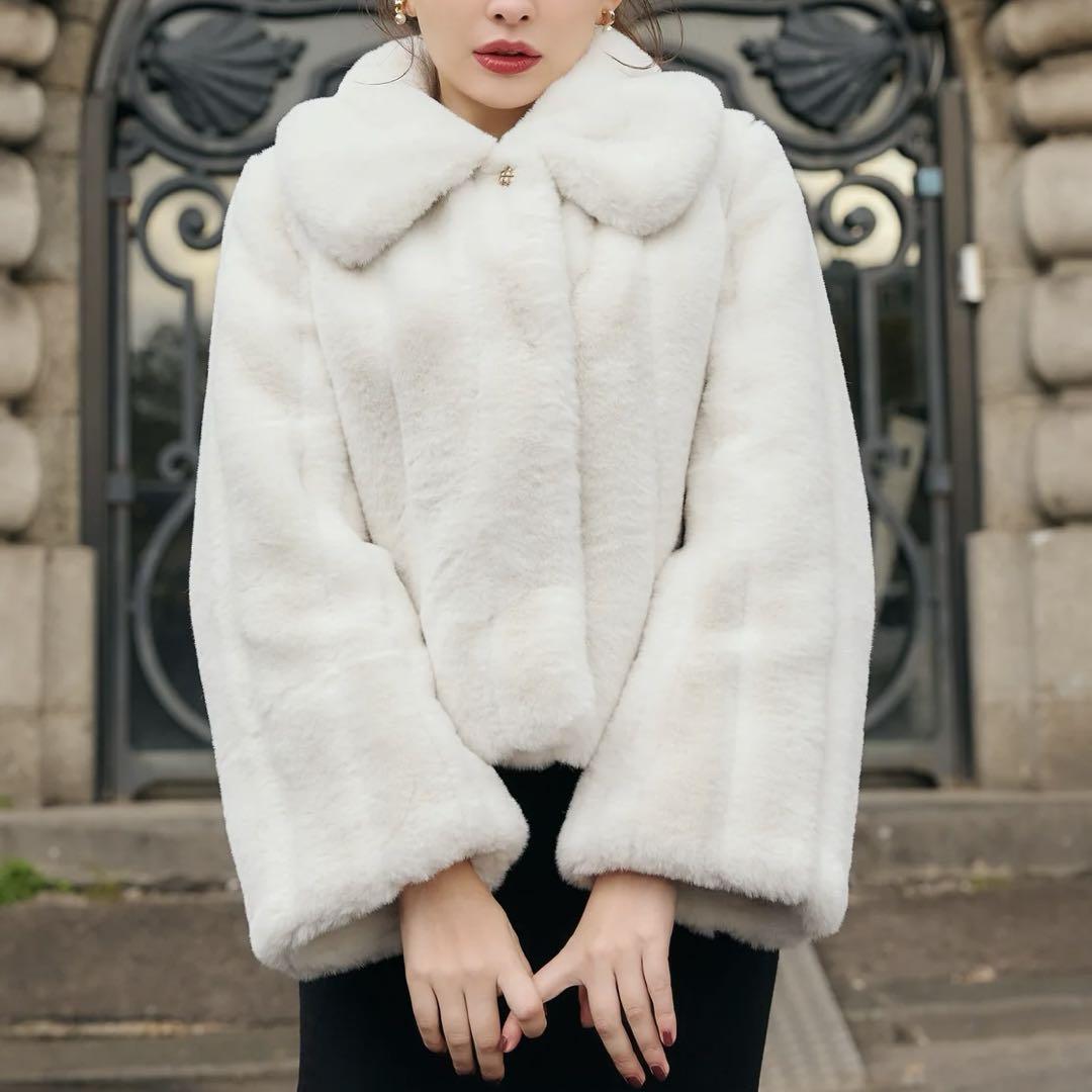 新品herlipto Winter Love Faux Fur Coat