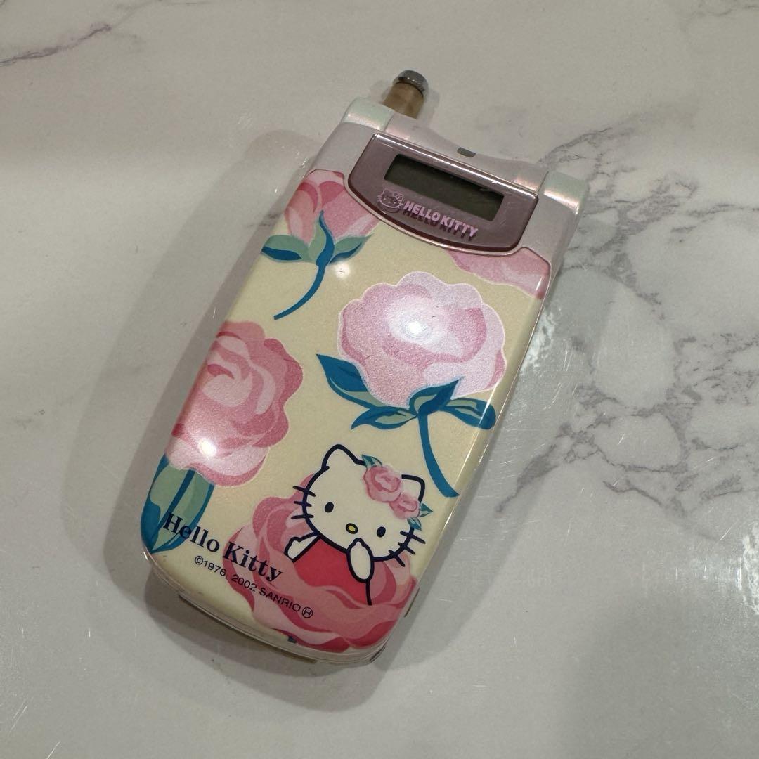 ガラケー　フェラ 値下げしました】ハローキティ ガラケー ジャンク品 可愛らしく