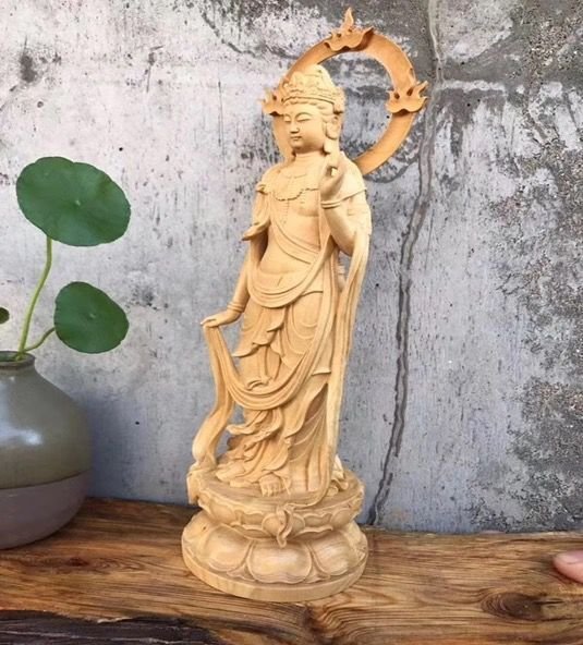 上品/綺麗 仏教工芸品 木彫仏教 檜材 精密彫刻 仏師で仕上げ品 観音