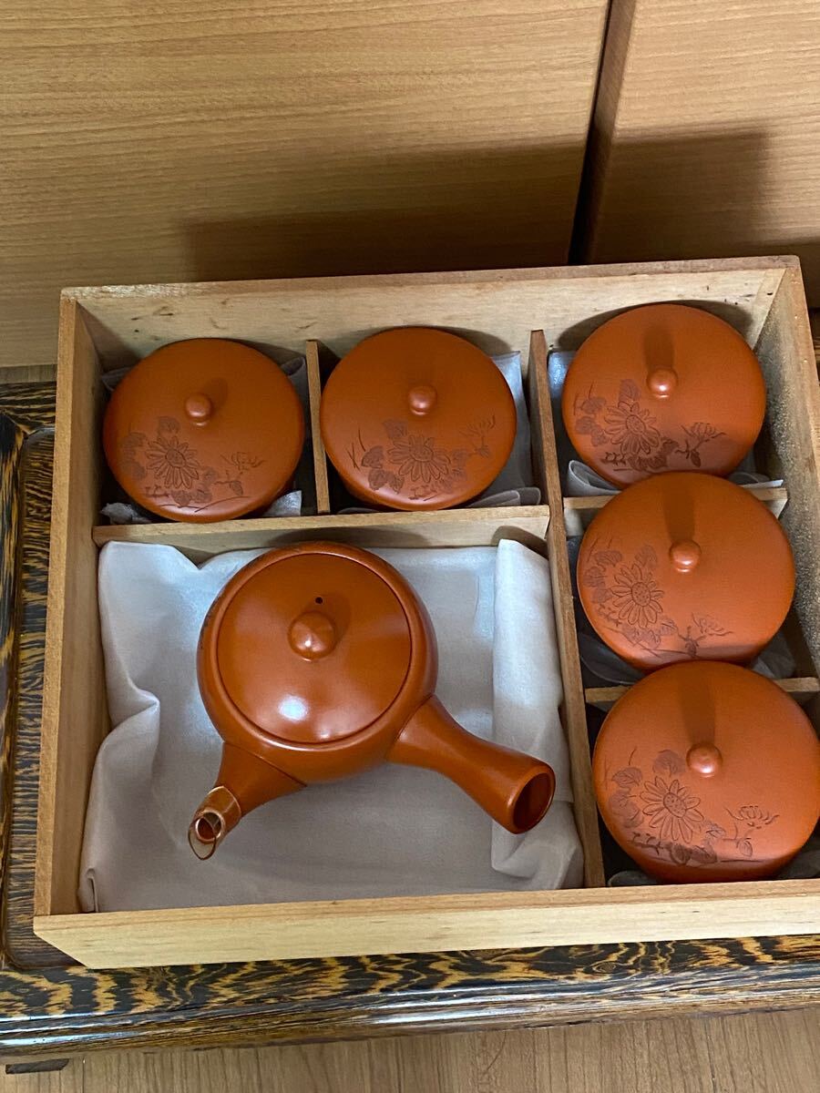 常滑燒 朱泥 茶器揃 竹春造 煎茶道具蓋付 湯5客 急須共箱 花紋彫在銘 売買されたオークション情報 落札价格 【au  payマーケット】の商品情報をアーカイブ公開