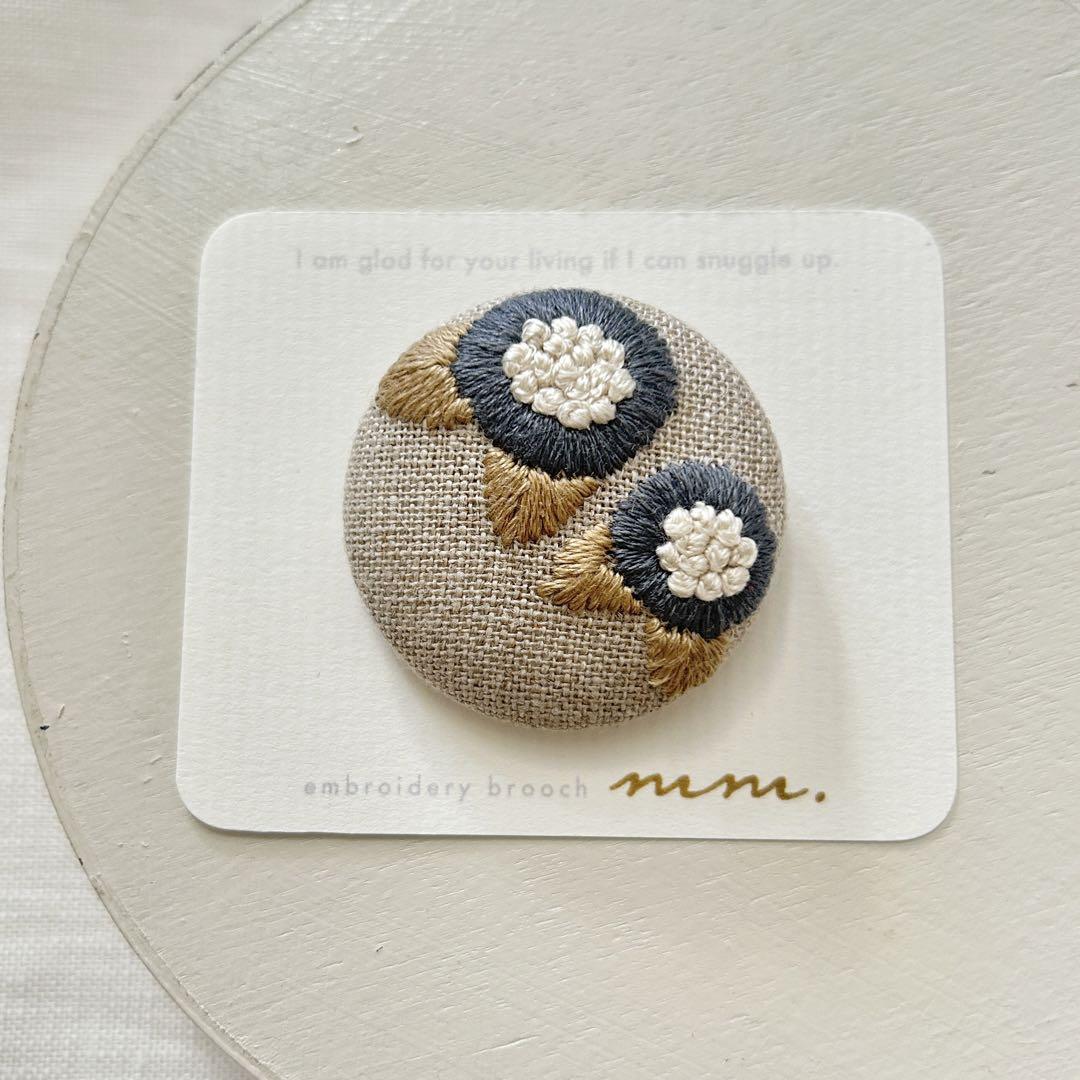 お花の刺繍ブローチ