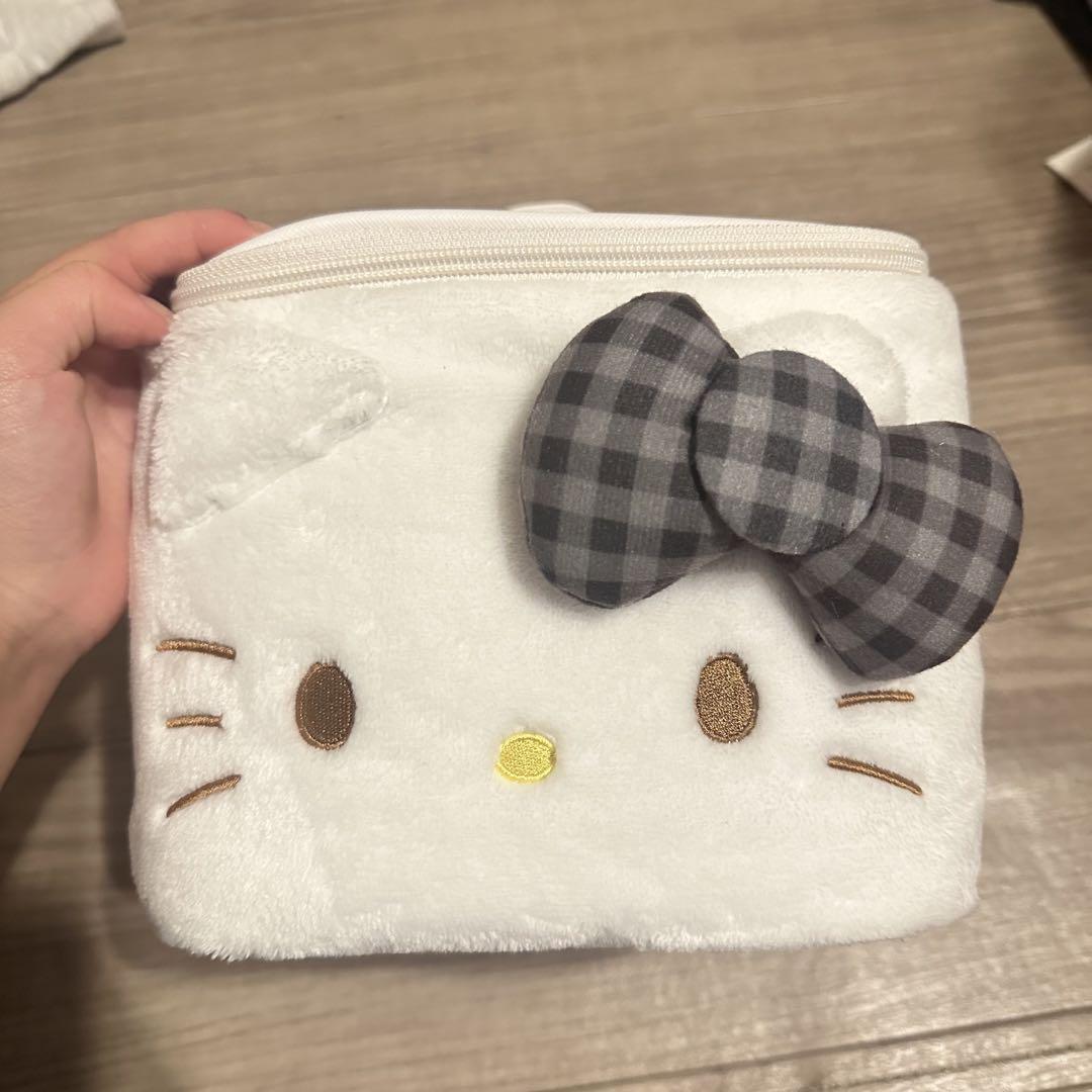 ハローキティ っぽい メイクポーチ