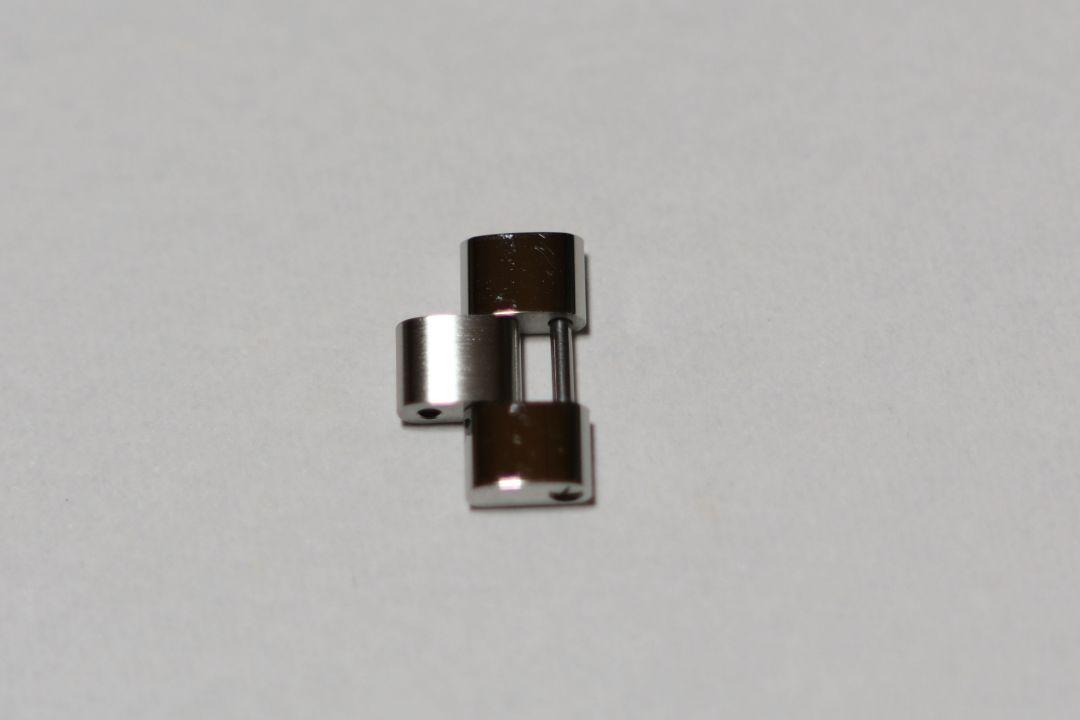 Cartier ロードスター SM（クォーツ）のベルトコマ ①