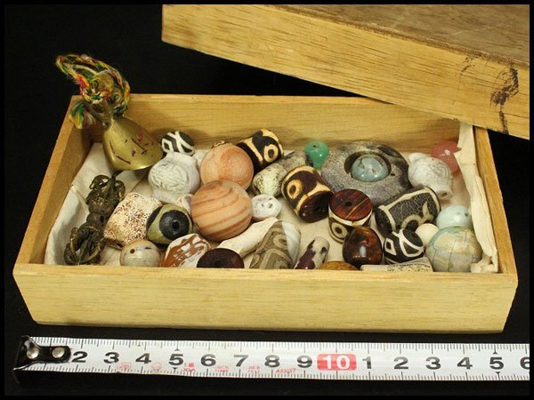 中国の石(玉)装飾品
