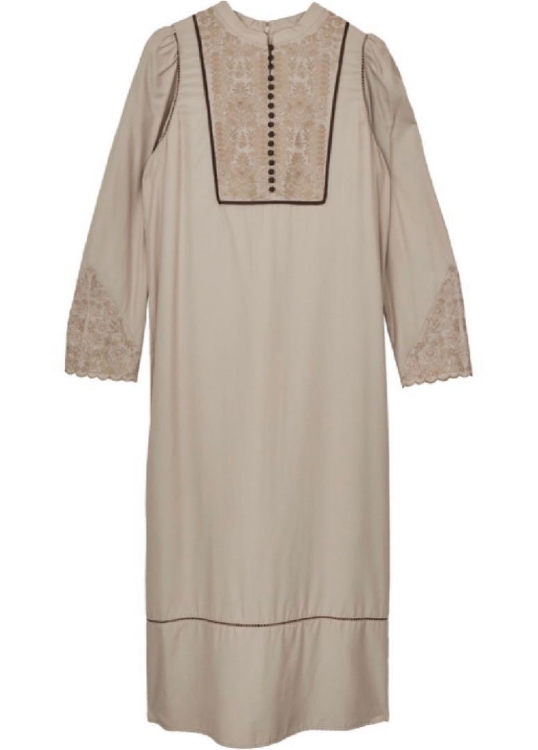 AMERI ELFIN EMBROIDERY CAFTAN DRESS