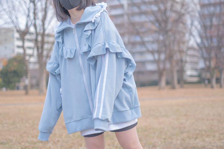 satoi フリルパーカー