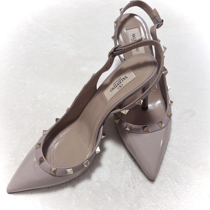 新品✨ VALENTINO ロックスタッズ サンダル ミュール 35½ ベージュ VALENTINO（サンダル）のフリマアイテム一覧