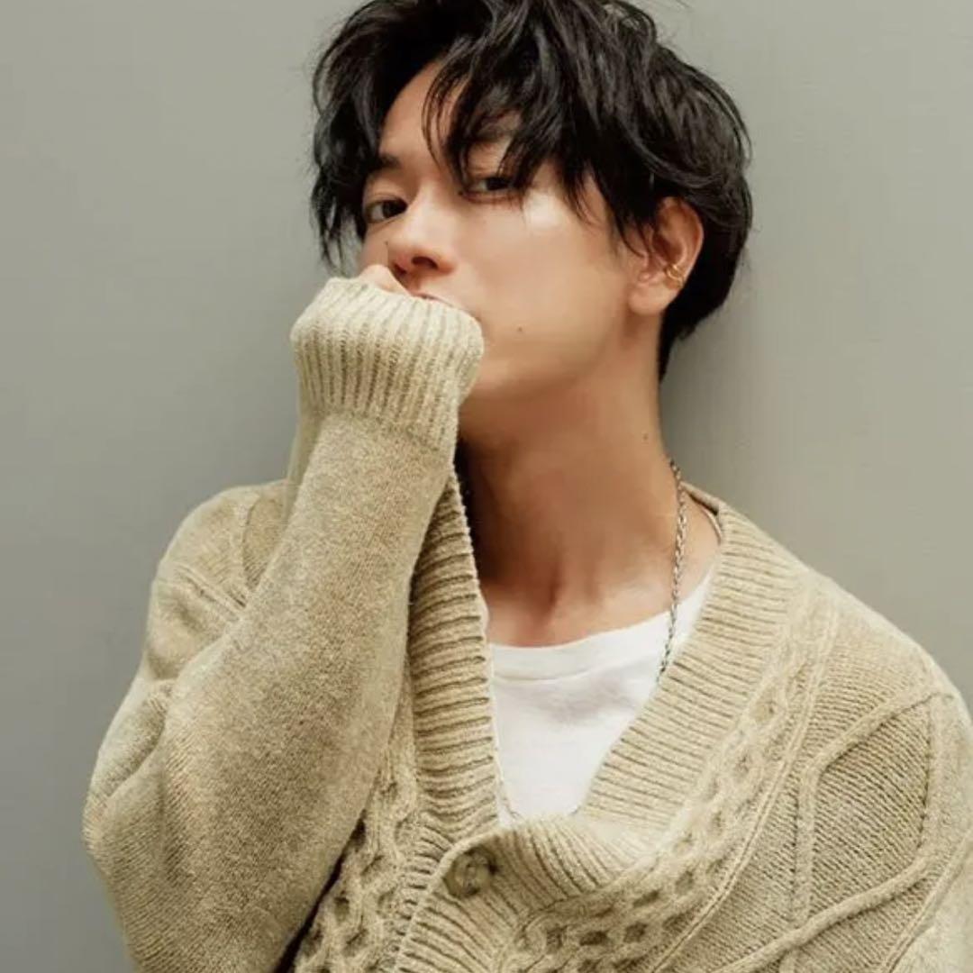 佐藤健 A ABYTS カーディガン ニット ベージュ サイズ2 Mサイズ 佐藤健 A ABYTS カーディガン ニット ベージュ サイズ2 Mサイズ