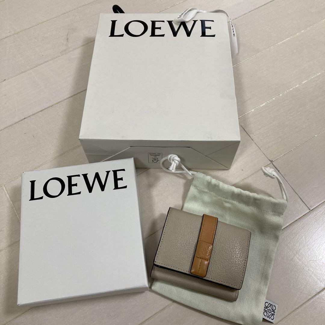 LOEWE トライフォールドウォレット三つ折り財布 ライトオーツハニー 売買されたオークション情報 落札价格 【au  payマーケット】の商品情報をアーカイブ公開