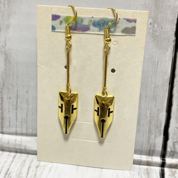 ジョジョ☆岸辺露伴モチーフ Gペン型ピアス ゴールド 香しい ジョジョ☆岸辺露伴モチーフ Gペン型ピアス ゴールド 香しい