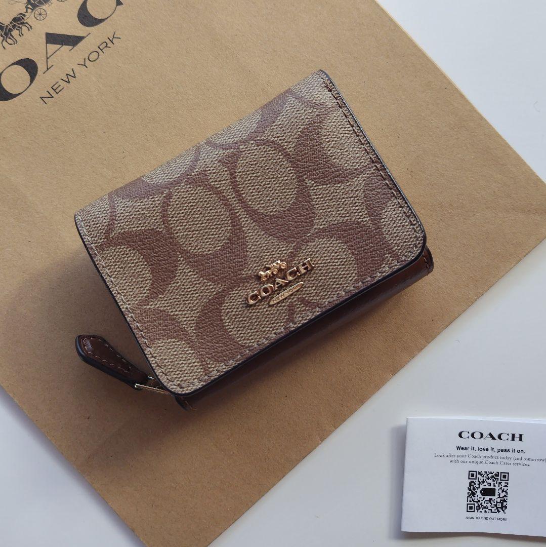 新品 coach コーチ 三つ折り財布 シグネチャー カーキ 売買されたオークション情報 落札价格 【au payマーケット】の商品情報をアーカイブ公開