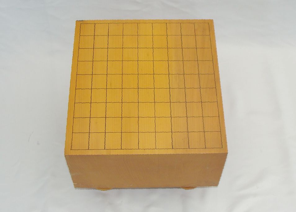 お手頃価格 将棋盤 ＜ 将棋戦の道具 ○ ＞ 美しい杢目 17.5cm厚 榧無垢材 将棋