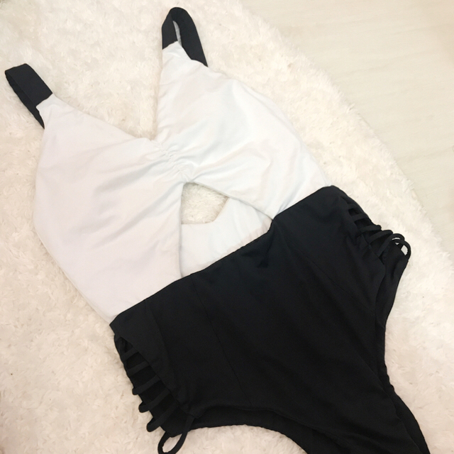 ☆ALEXIA STAM☆Charlotte White x Black M